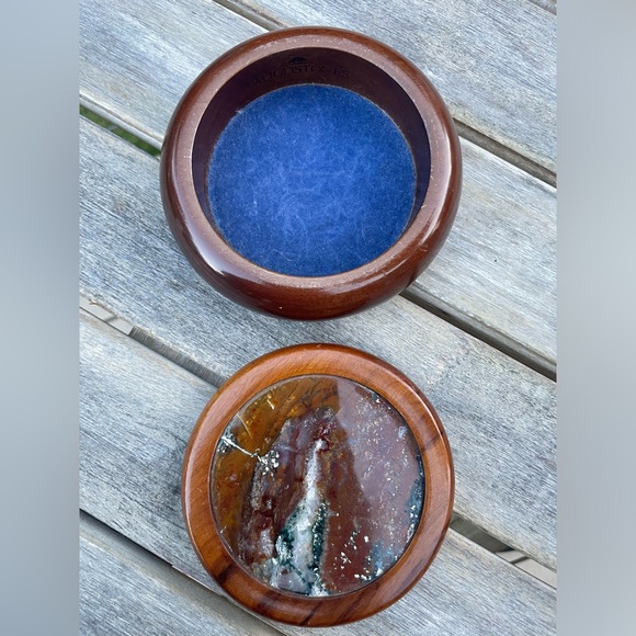 Woodstones Round Brazilian Wooden Agate Inlaid Top Trinket Jewelry Box - Picture 3 of 5